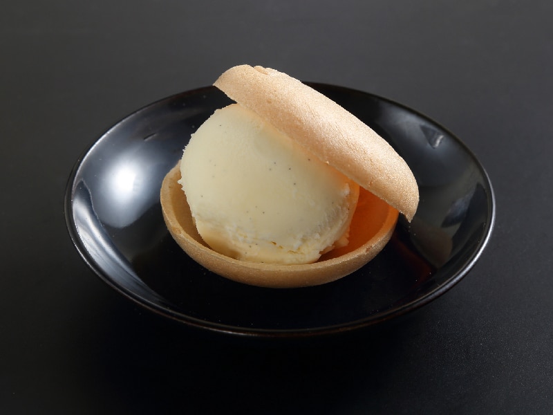 vanilla-monaka